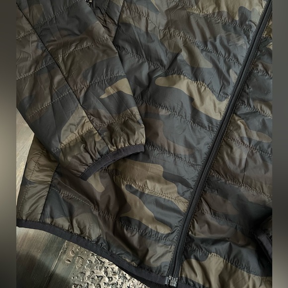 PINK Victoria’s Secret packable puffer size small green brown camouflage - Picture 8 of 9
